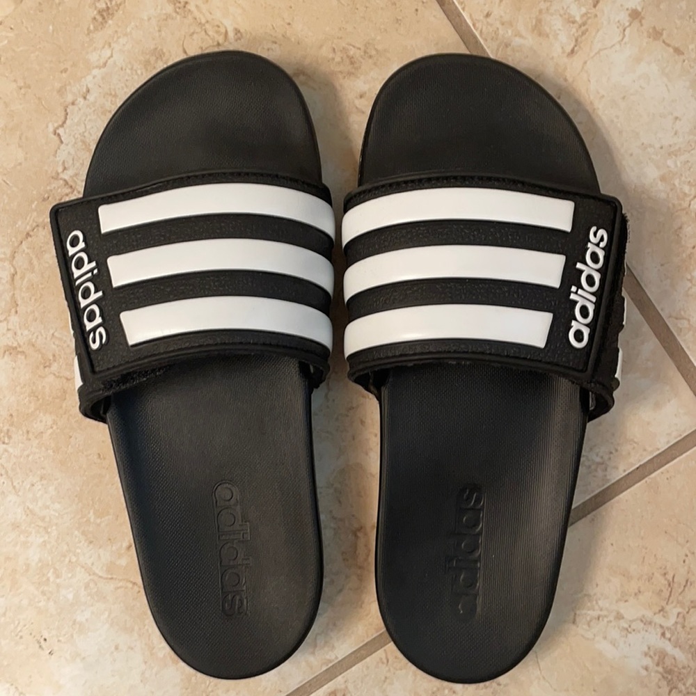 Girls size 5 Adidas slides